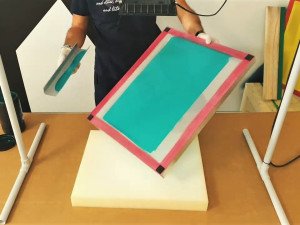 Come utilizzare l'emulsione per la serigrafia: guida passo passo per principianti