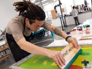 Guida completa alla serigrafia per principianti (2026)
