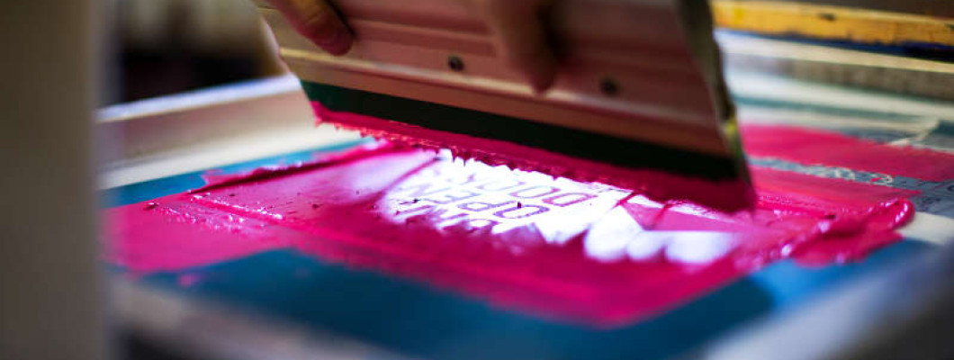 Racla per Serigrafia: Differenze, Durezza e Come Scegliere Racla per Serigrafia: Differenze, Durezza e Come Scegliere